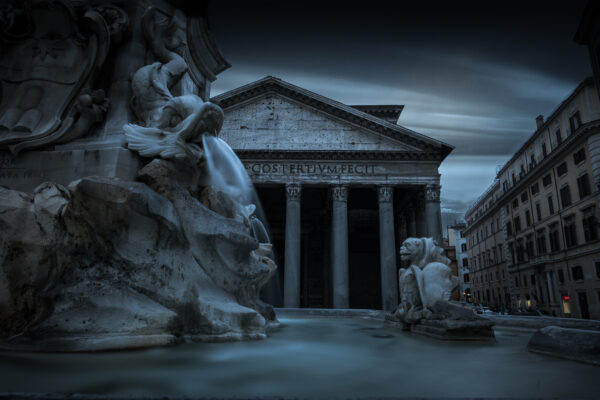 Vista notturna del Pantheon