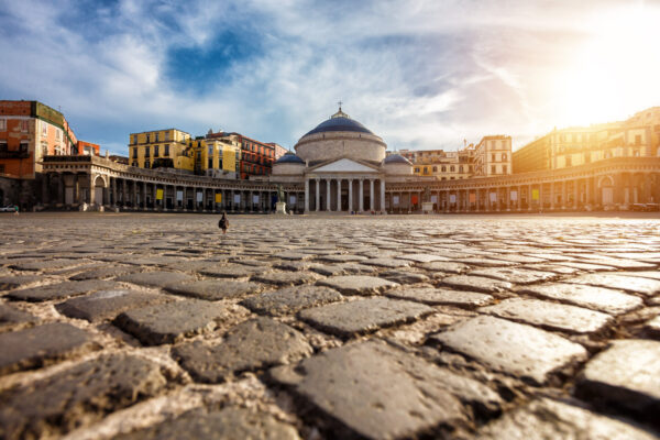 Piazza_del_plebiscito_Napoli